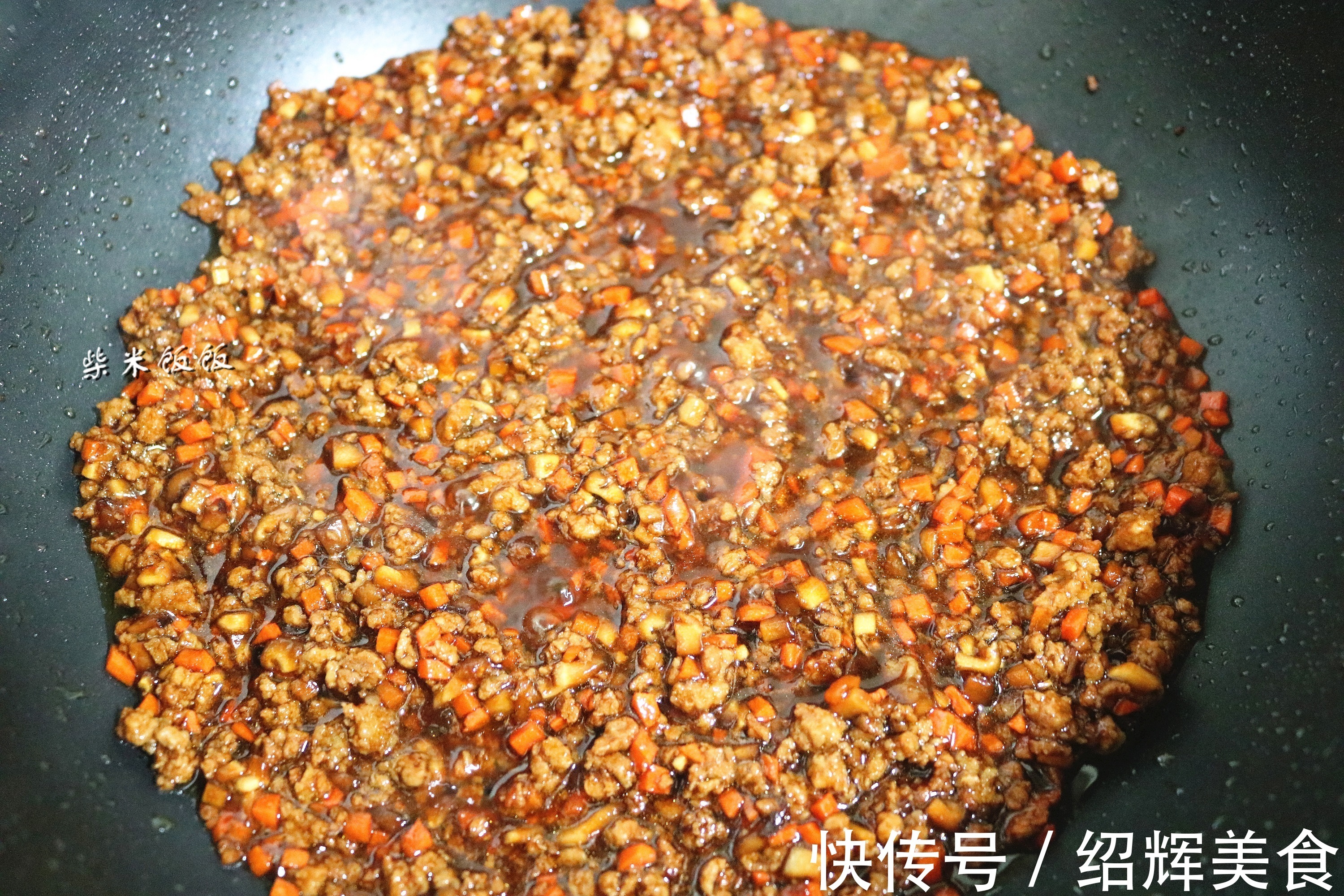 小丁|我家吃烧麦从不买,这做法简单,捏一捏10分钟出锅,4个不够吃