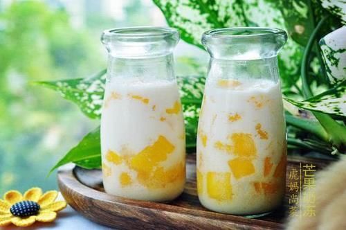 不用|1个芒果1盒牛奶,简单做春天最美味的小甜品,不用吉利丁也Q弹