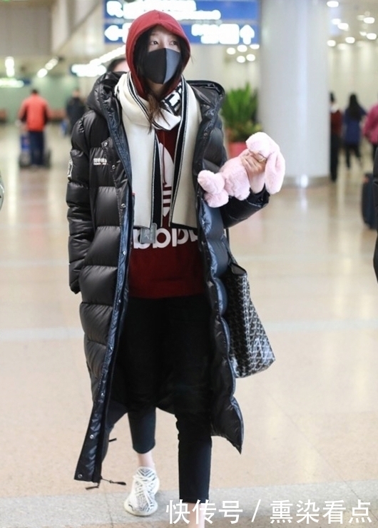 小黑|冬季不想显臃肿,让小黑裤拯救羽绒服,轻松解决搭配烦恼