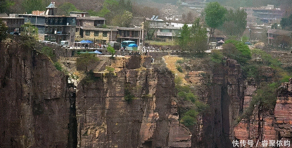 四川一“危险”村落，村民回家需四小时，游客：不敢进