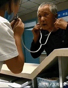 |搞笑GIF:不会咬裙子留人的狗子不是一只好狗子