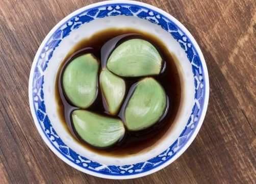 米醋|腊八蒜最忌直接加醋腌,牢记4个小妙招,大蒜又脆又香绿得快