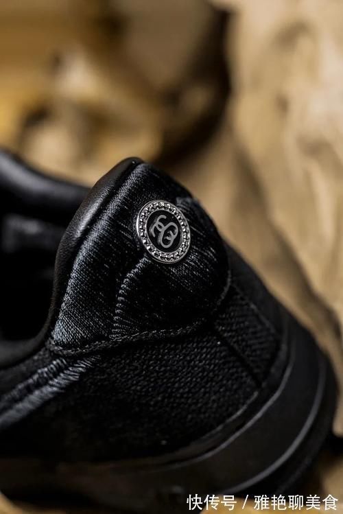 zoom “富婆快乐鞋 2.0”!这颜值、这质感,小编只能祈祷别再涨价了!