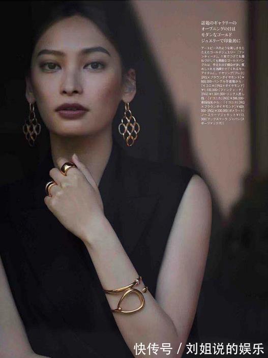 中年|简单而又高级的黑白搭配，中年女人的时尚并没有那么复杂