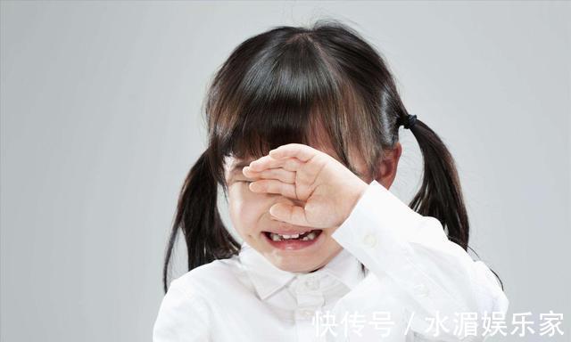 孩子|5岁女儿画“蛇”得奖,妈妈还在沾沾自喜,闺蜜快帮孩子报警吧