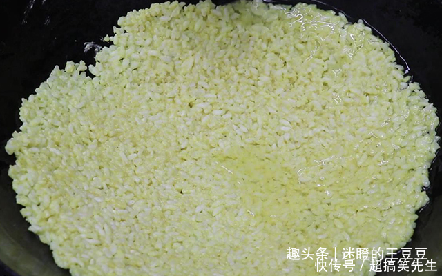 零食|剩米饭做的小零食,香酥锅巴,金黄酥脆,咬一口嘎嘣脆,越嚼越香