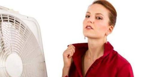 快绝经|女性绝经前,通常会有4个表现,若49岁后才出现,身体很不错