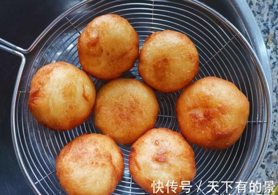 做法|炸糖糕的正宗做法,个个脆皮空心,香甜又软糯,我一口气能吃五个