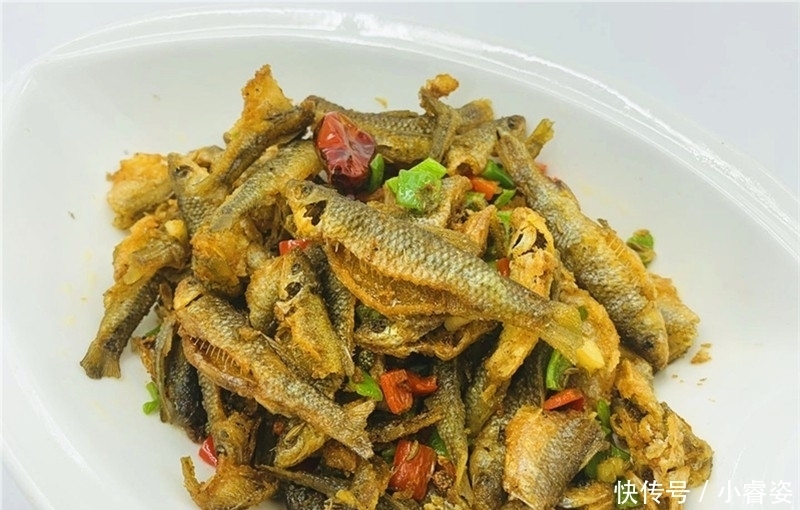 遇到此菜,我不还价不犹豫,一买就是三四斤,常吃强健筋骨长高高