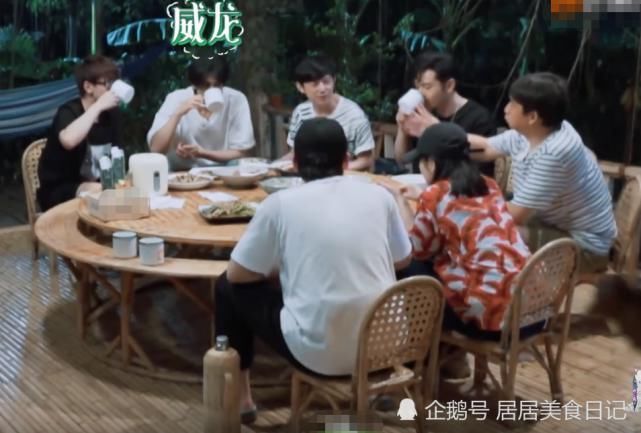 冰糖 《向往4》黄磊做红烧肉,看清放的半罐啥配料,难怪宋威龙不动筷