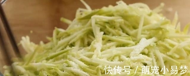 我家最爱的懒人早餐饼，15分钟就搞定，又香又脆，一次能吃五个