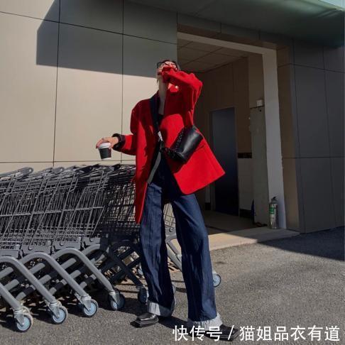 现在流行这样穿“西服外套”,时尚感十足,轻松成为街拍达人