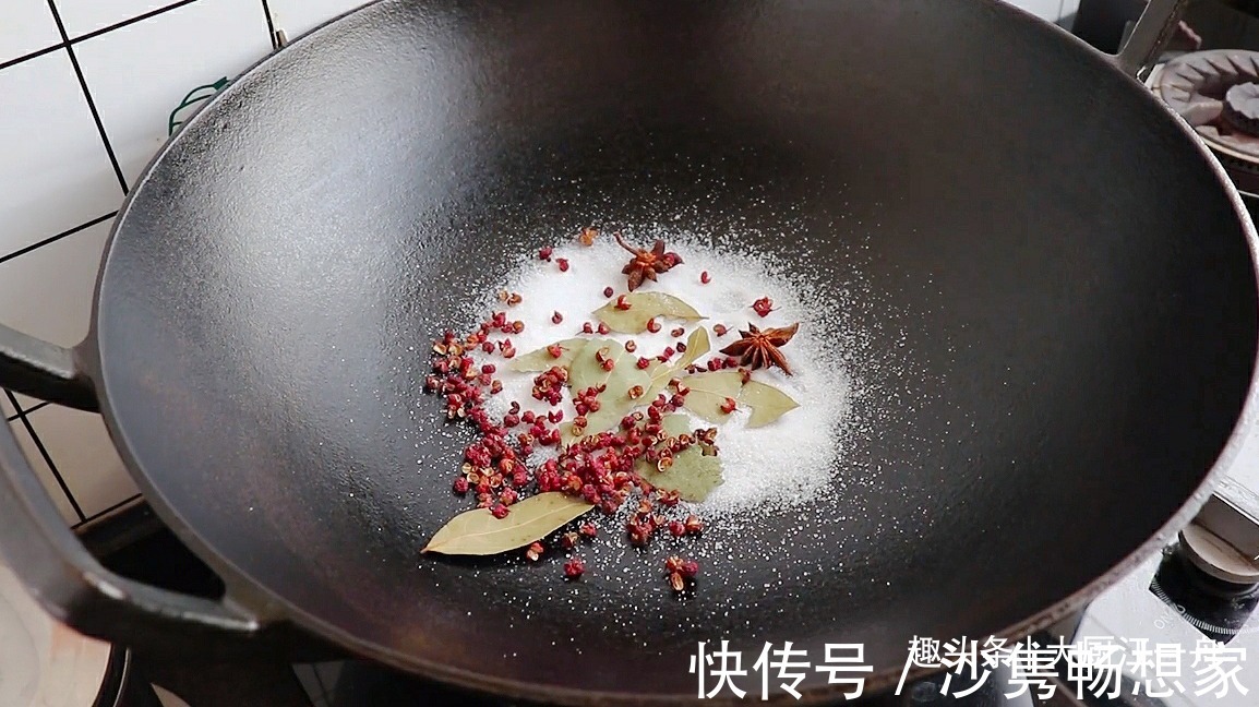 牛腱子肉|过年在家卤牛肉,牢记这个详细配方,牛肉五香浓郁,怎么切都不散