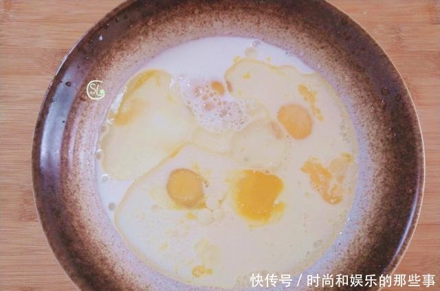 奶黄包|孩子三天两头想吃的早餐,早上一加热就好,简单方便,营养足