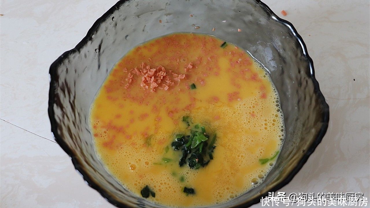 香肠|天热不想做饭，教你十分钟做法，有菜有蛋，做法简单又营养