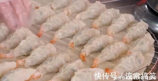 虾仁饺子|饺子馅别再用猪肉做了，换成“它”来做，招待贵客都特有面子！