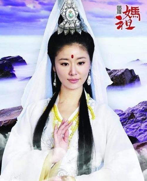 跪拜&6个版本“观音菩萨”,前五位都只是在模仿,唯独她被路人跪拜!