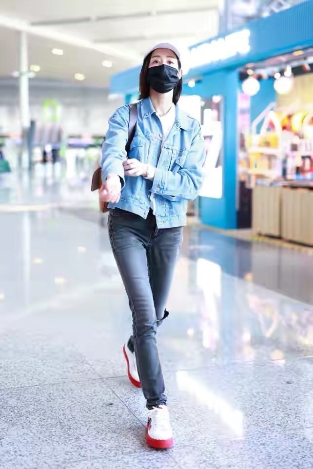 裤装|张钧甯不愧为真女神,穿牛仔外套超时髦,打扮简单却难掩高级感