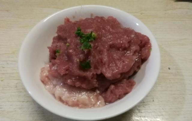 开馄饨店10年，这个调馅方法最靠谱，鲜嫩抱团，老人孩子都爱吃
