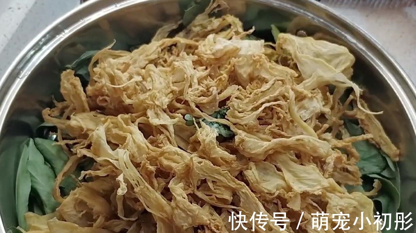 回锅肉特巴适|这食材市场上最便宜，8毛钱一斤，晒干后加这料， 炒回锅肉特巴适