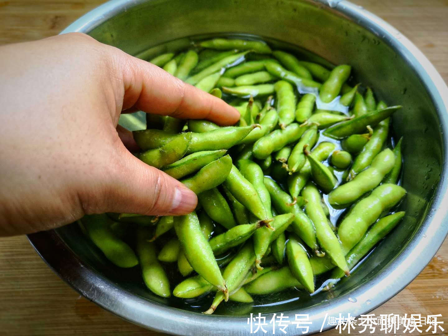 食用碱|煮毛豆时,放盐煮就错了,牢记这3点,做出的毛豆翠绿鲜糯又入味