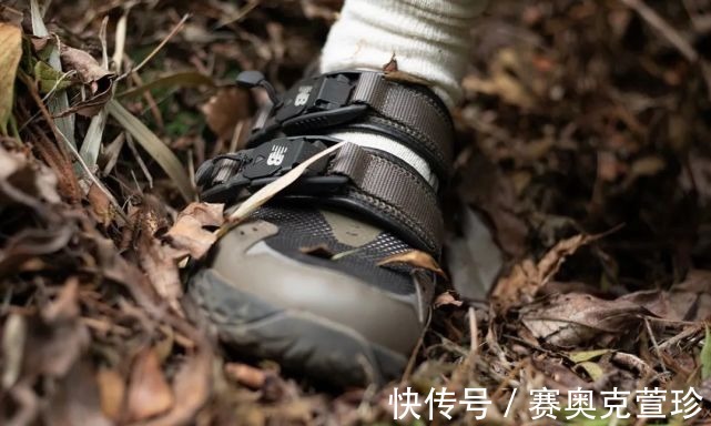 supreme|夏天去郊外游玩，你会选择穿着一款怎样的鞋？