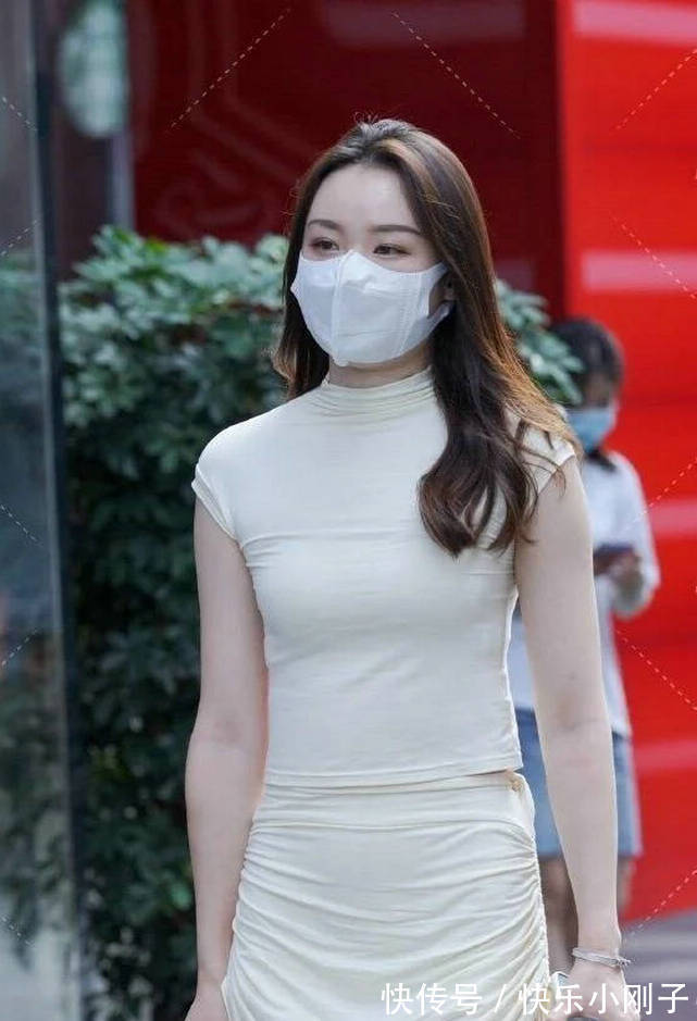 小姐姐 蕾丝衬衫可全年穿着,提升时尚感,展现成熟氛围和优雅美