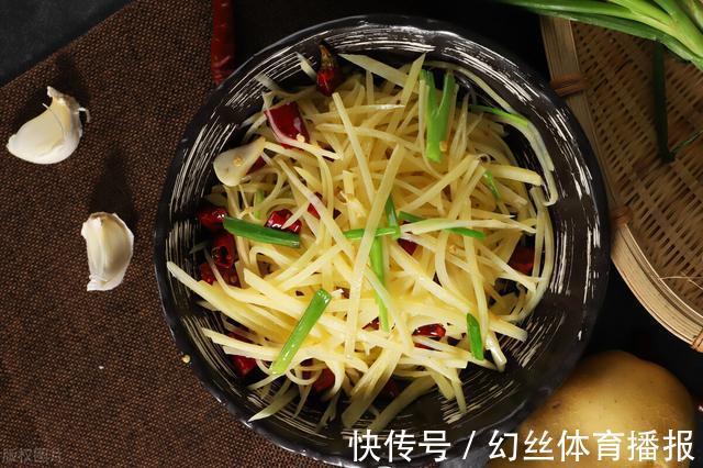土豆|做凉拌土豆丝，不要直接下锅焯水，多做1步，土豆丝更脆爽入味
