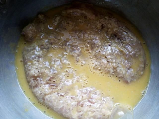 鸡排风靡大街小巷，自己动手就能做，只要会用烤箱就行