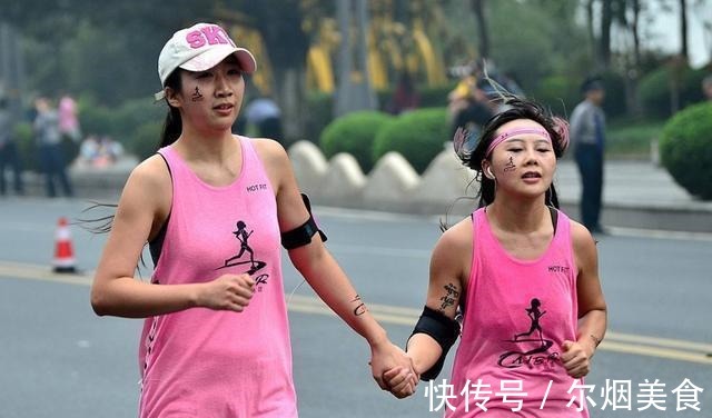 假跑|女子马拉松夺冠，却大气不喘、猛汗不流，查后才知乘地铁作弊