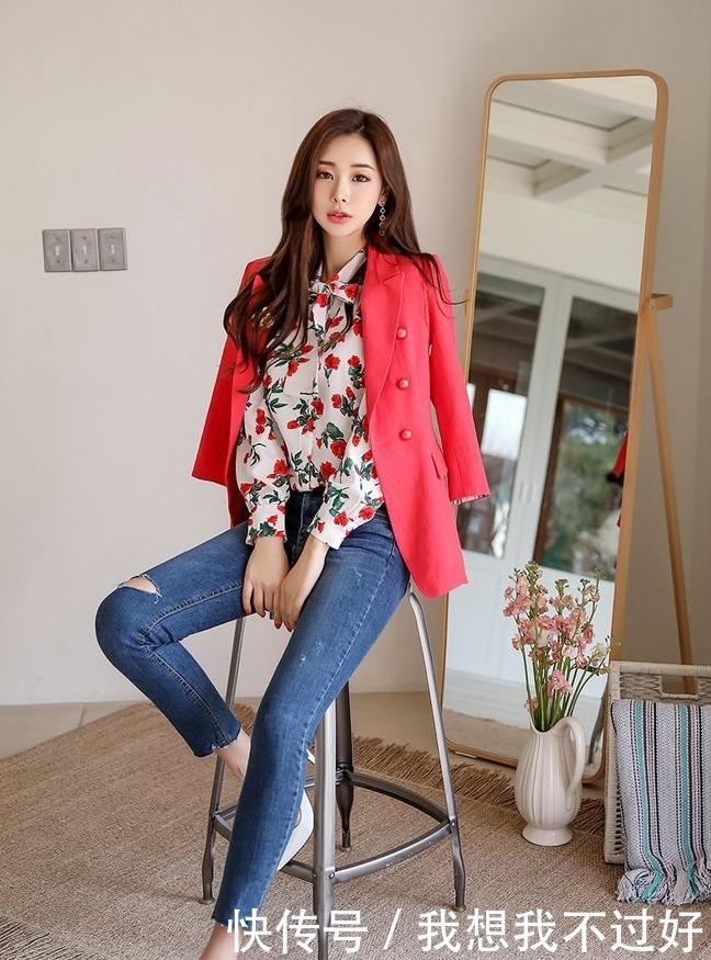 美丽|穿牛仔裤的女神,悄然透露出美丽的身材,十分有女人味