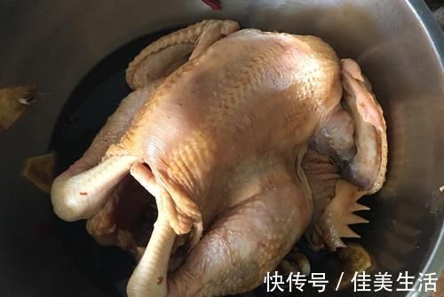 一滴水|想吃烧鸡,电饭锅就能做,不用一滴水和油,出锅差点连骨头都吃了