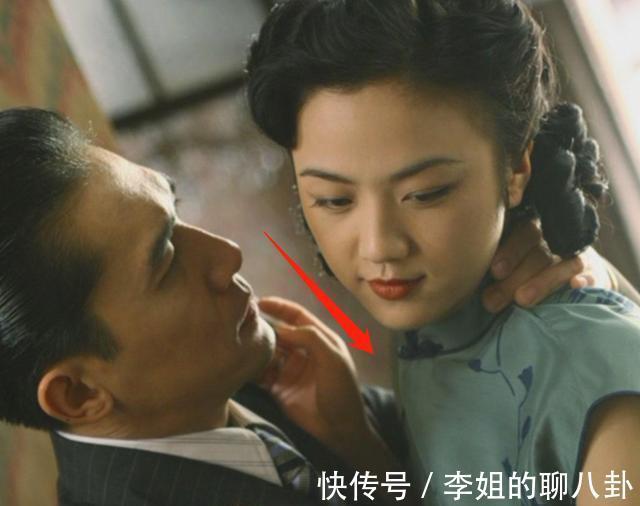 央視|浴袍女、湯唯旗袍,如此大尺度上星央視,《掃黑風(fēng)暴》也太狠了