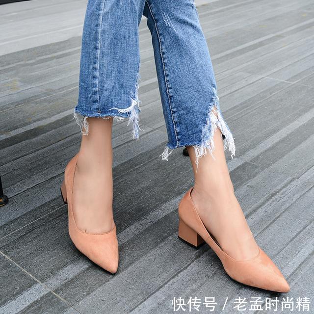 一双靓丽性感的高跟鞋,才能让你穿出满满的女人味