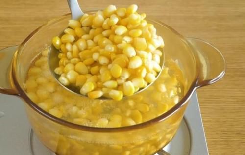  另类吃玉米的方式，入口酥脆鲜甜玉米烙，宝宝饭后甜点