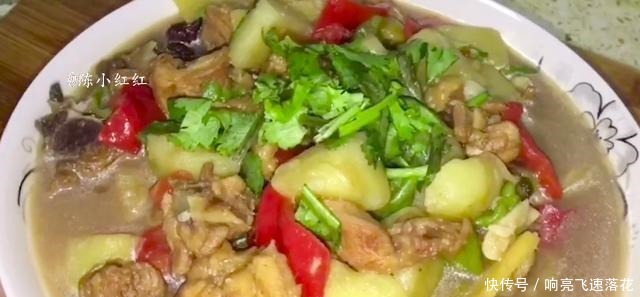 鸡肉这样炖特别的下饭菜,做法简单易学,营养丰富,香辣过瘾