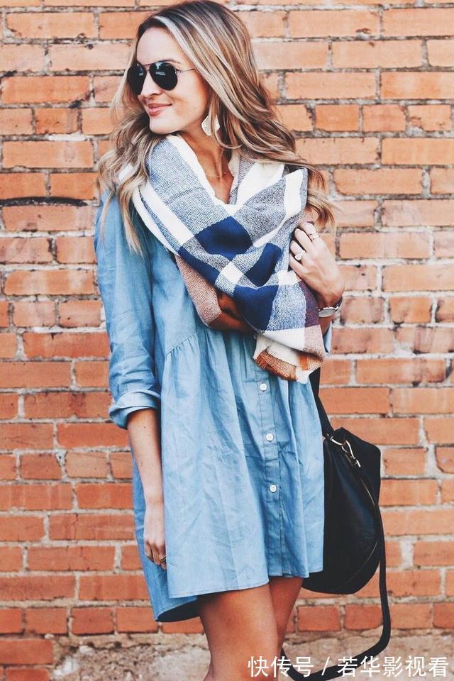 纯色 赵静过了60岁也是很有姿色的奶奶，穿黑裙披金色围巾，丰润高贵