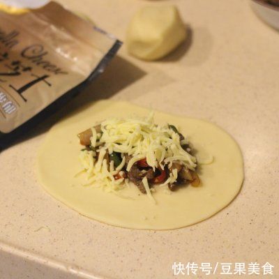牛肉馅料|#安佳马苏里拉芝士挑战赛#芝士牛肉烤包子