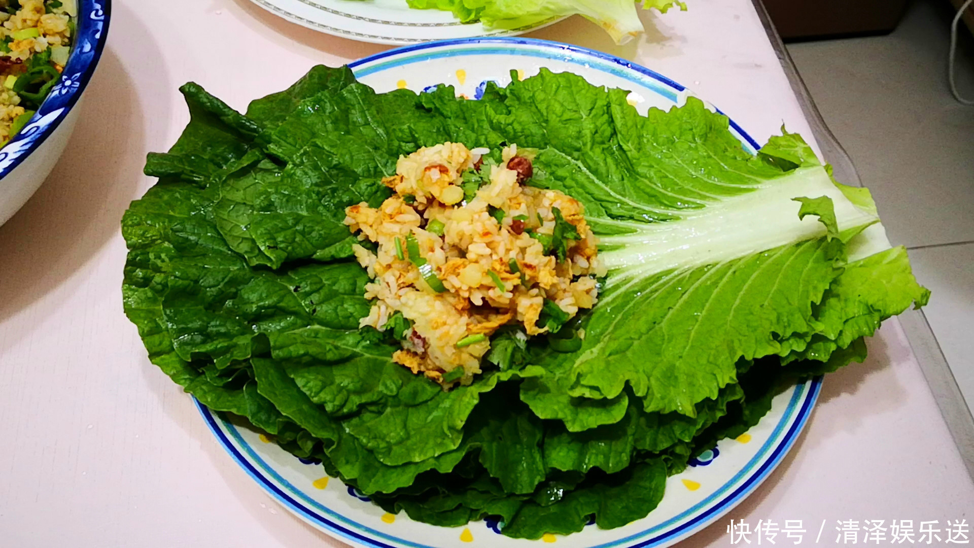 吃剩的米饭别再做蛋炒饭,教你农村特色吃法,一顿3个不够吃,香