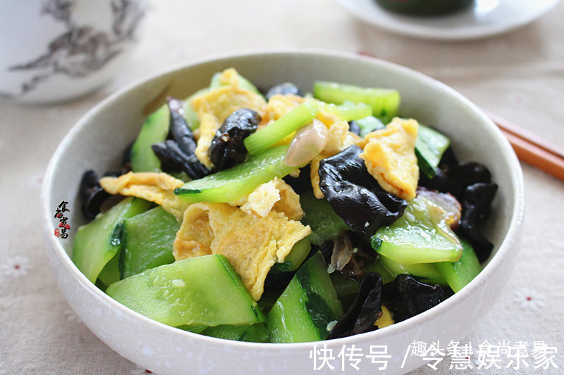 肌肤|此菜，我家每周吃两顿，雷打不动，营养水分足，低脂美容嫩肌肤