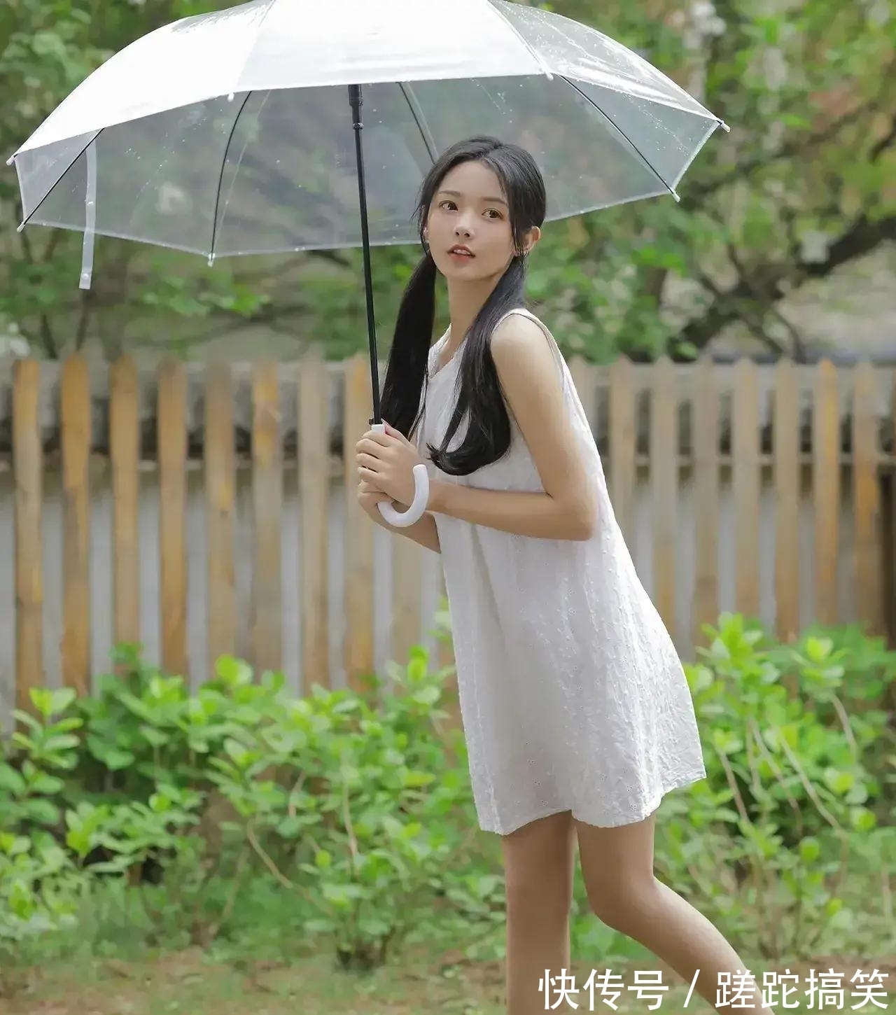 穿搭|食色99——美女穿搭5: 清新甜美无袖小白裙