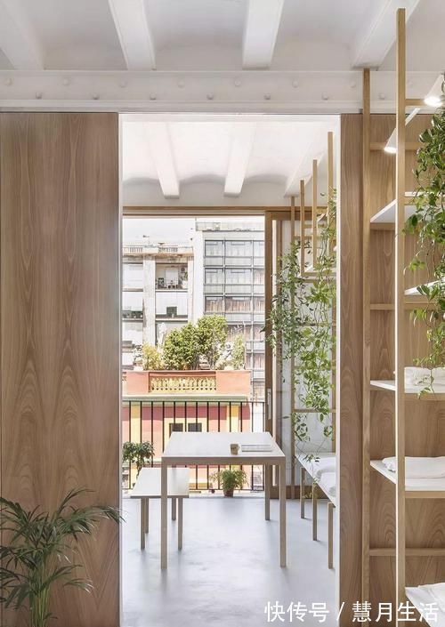 打通|他将2套小户型打通改成4室,做23米柜子,装滑动门,空间无限大