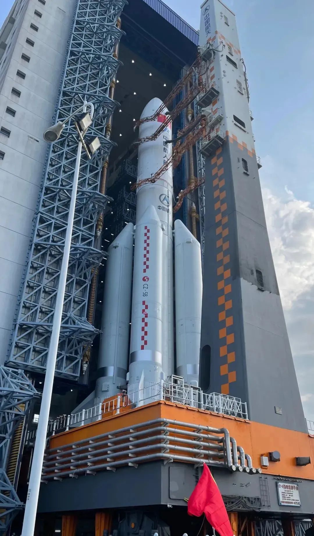 “天和”核心舱震撼升空！