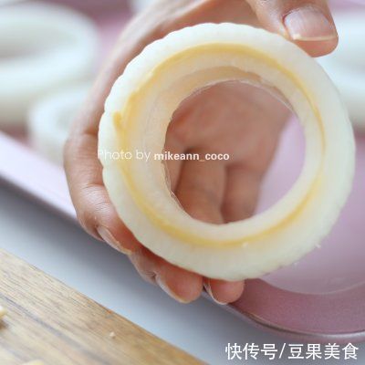 爆浆|#巨下饭的家常菜#金黄酥脆，会爆浆洋葱圈