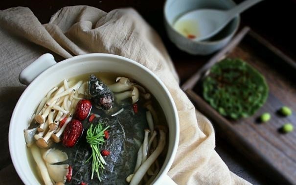 结节|三种发物,吃得越多,甲状腺结节越大医生提醒控制自己