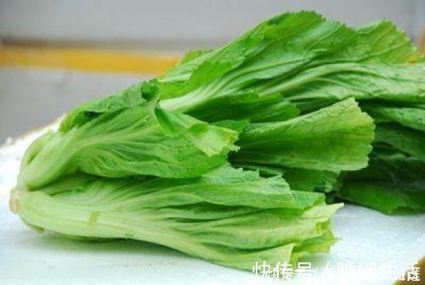 腌酸菜只加清水难怪容易坏,加点秘密武器,酸菜入味易保存