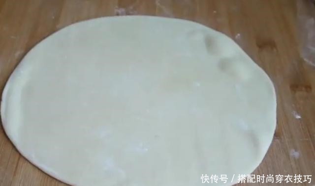 鸡蛋灌饼最简单的做法,学会这个小技巧,保证个个鼓大泡