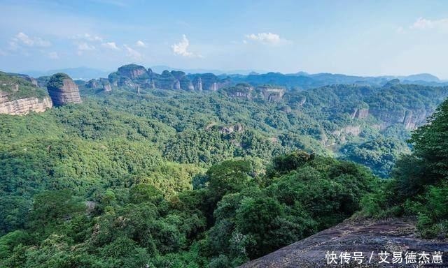 这座山峰看得让人害羞，当地人却非常崇拜它