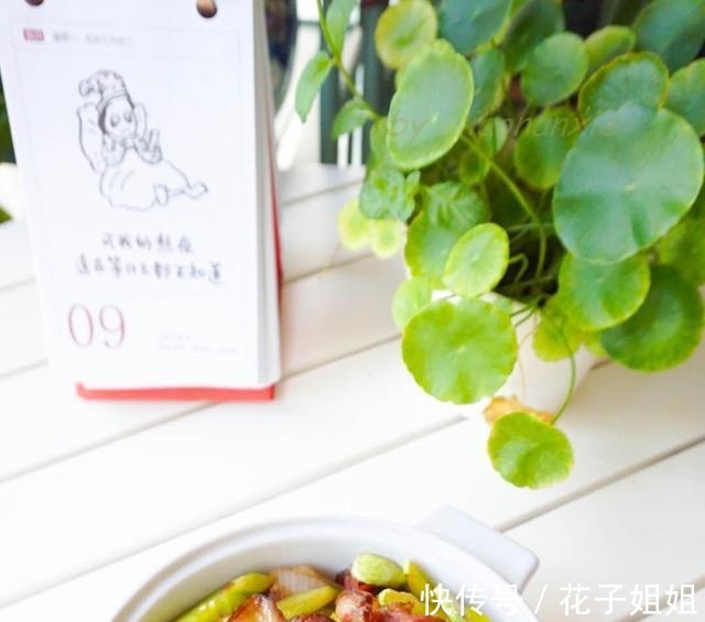 米饭|夏季吃腊肉，跟它是绝配，简单一炒特别抢手，米饭都要多吃一碗！