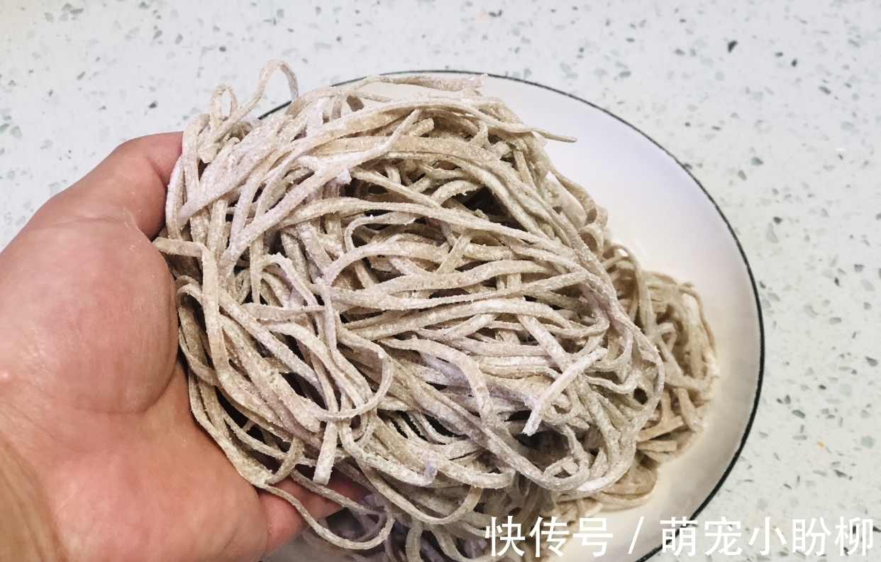 豫北农村常吃的一碗面,用料简单实在,汤浓味美,比烩面好吃多了